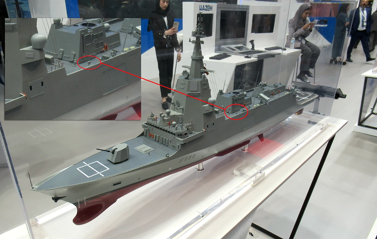 En las maquetas de la F-110 se intuye el LRAD, de un diseo anterior redondo, a media altura en los costados. Foto: Jos M Navarro Garca